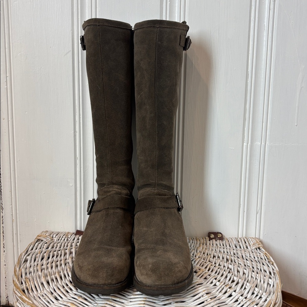 La CANADIENNE Tall Suede Waterproof Boots β Size 8M